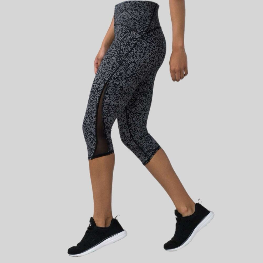 Lululemon Train Times Crop 17” Soundwave Black White Leggings Size 8